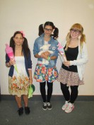 drei Schülerinnen in erster Schultag - Verkleidung